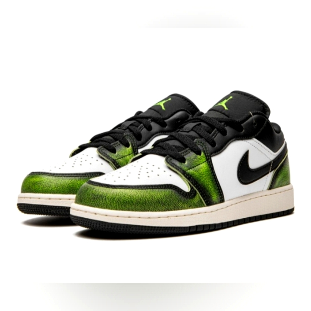 Air Jordan 1 Low SE Boys NWT